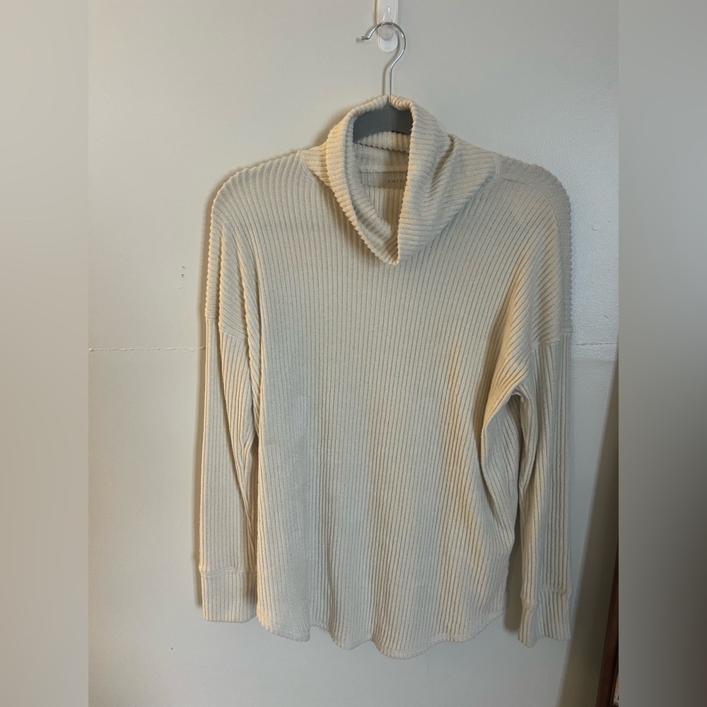 NWT Women’s Cream American Eagle Long Sleeve Size Small